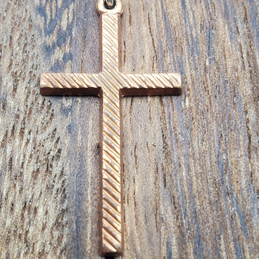 Lined‎ cross necklace pendant